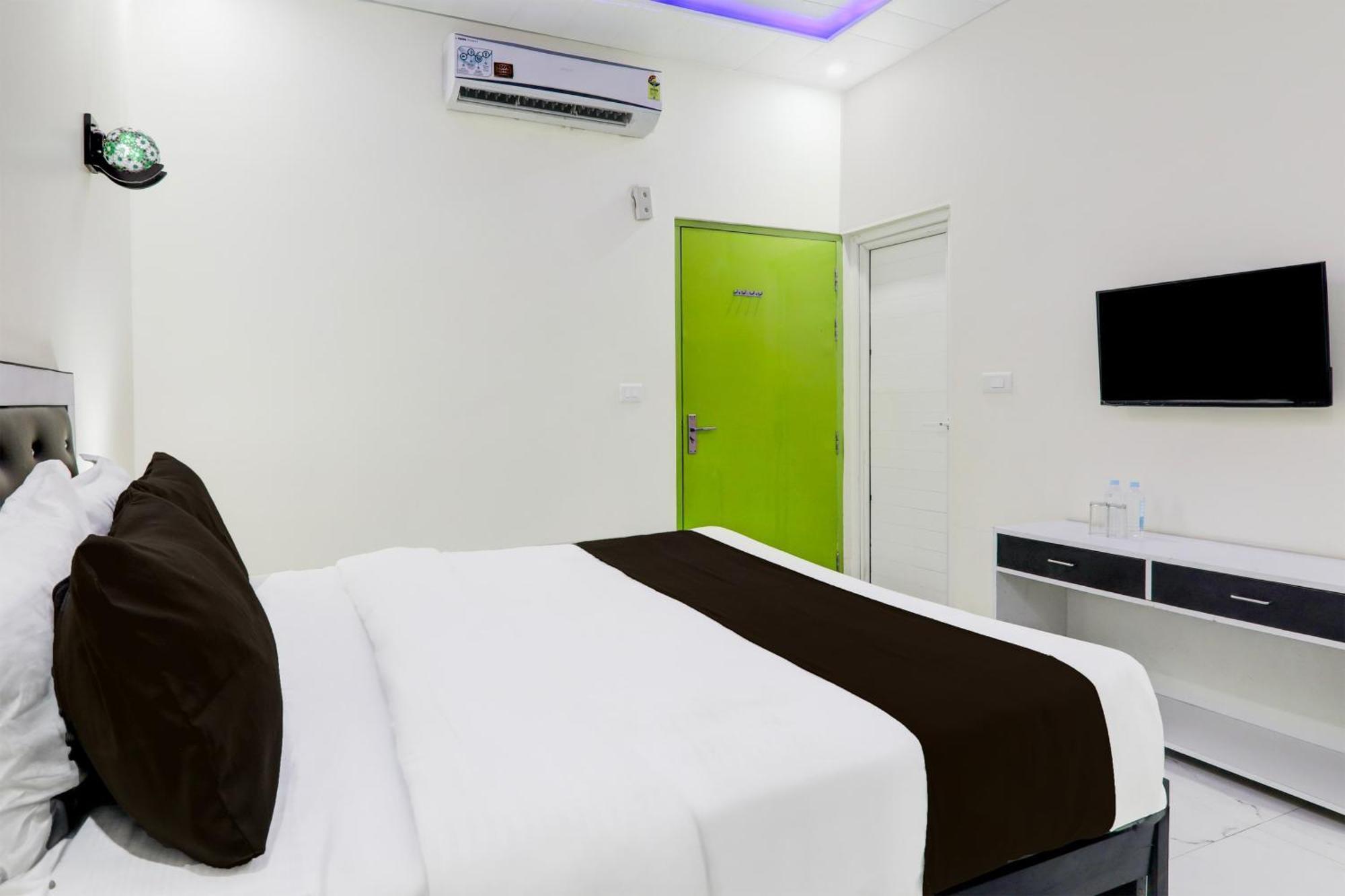 Super Hotel O Banthara Near Airport Banthra Sikandarpur 外观 照片