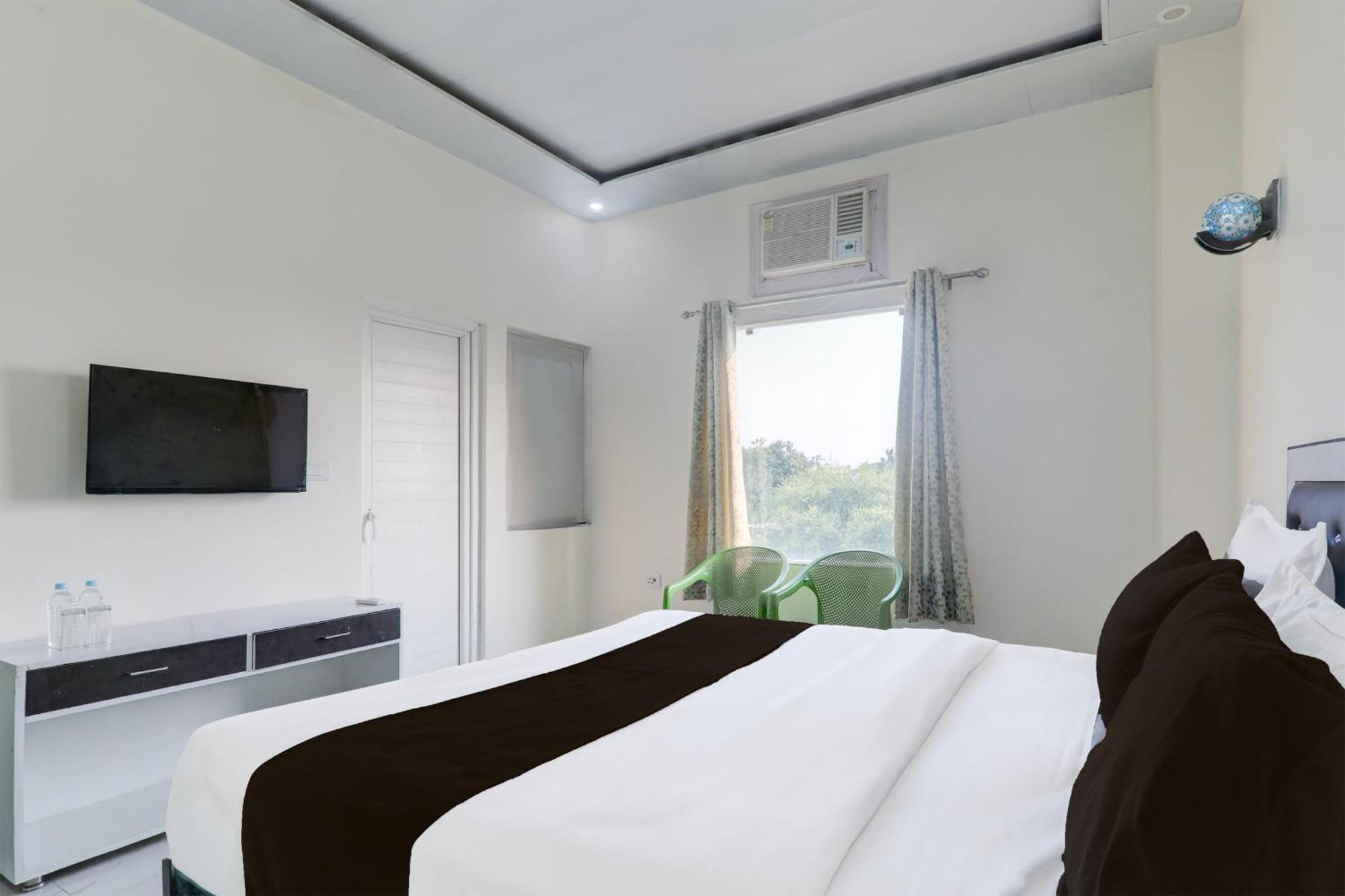 Super Hotel O Banthara Near Airport Banthra Sikandarpur 外观 照片