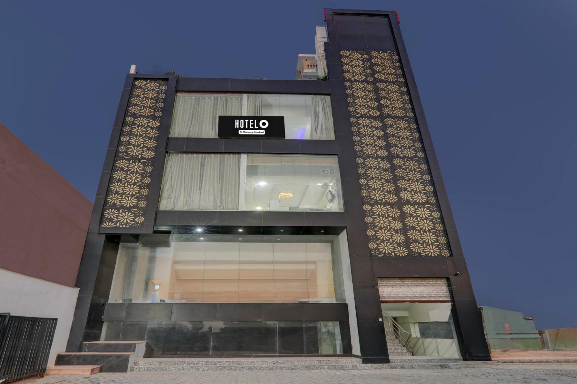 Super Hotel O Banthara Near Airport Banthra Sikandarpur 外观 照片