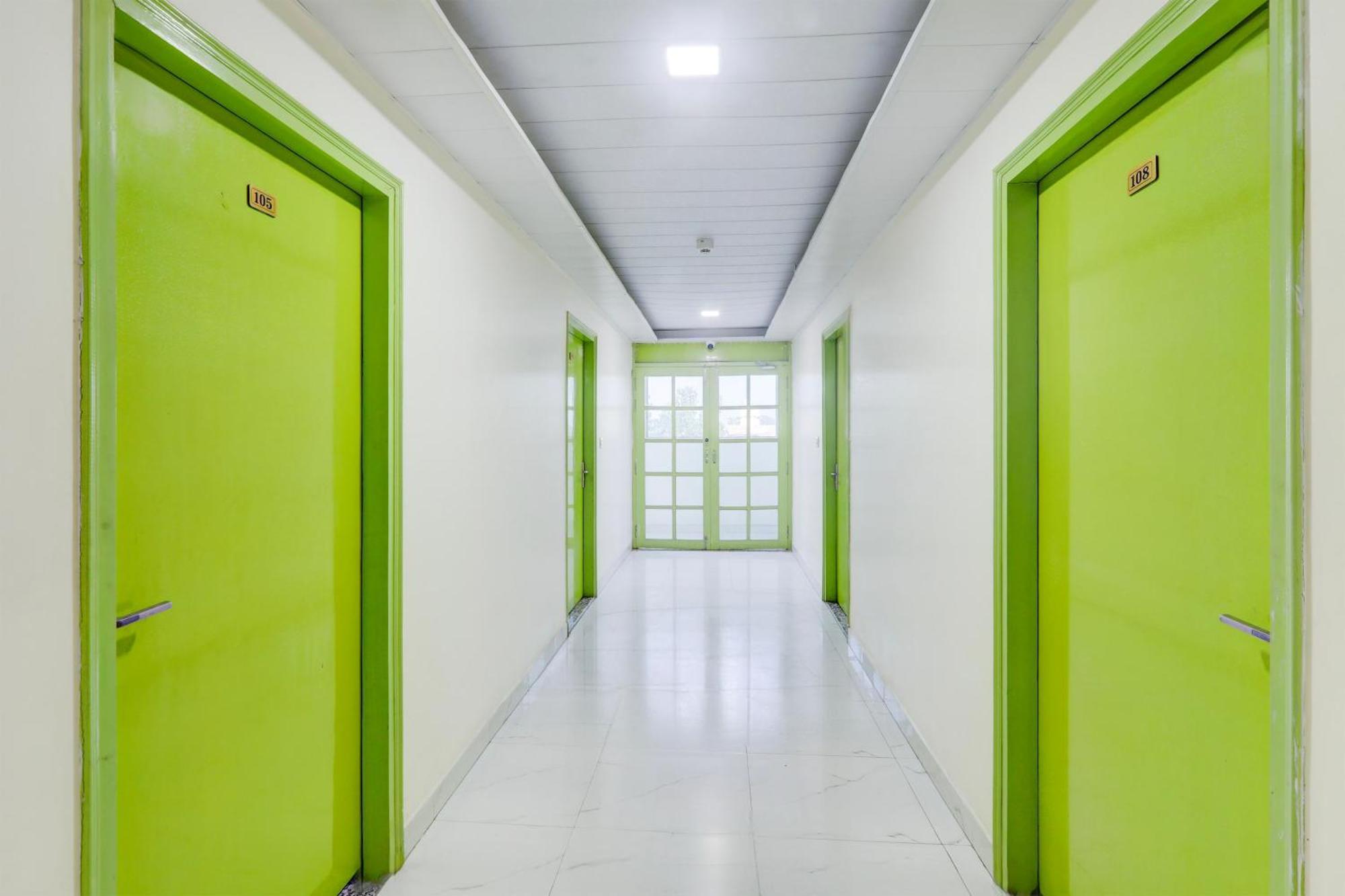 Super Hotel O Banthara Near Airport Banthra Sikandarpur 外观 照片